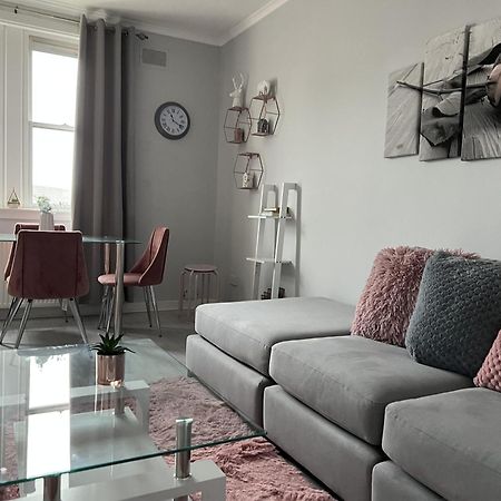 Captivating 2-Bed Apartment In Kirkcaldy Exterior photo